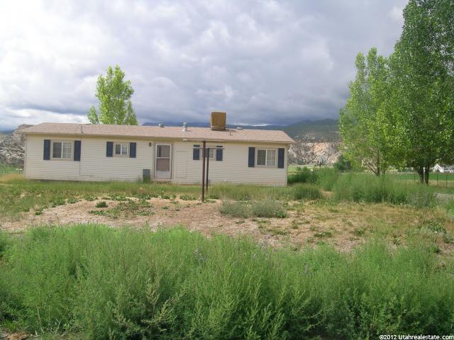 180 S Rustler St, Teasdale, UT 84773 — photo 2