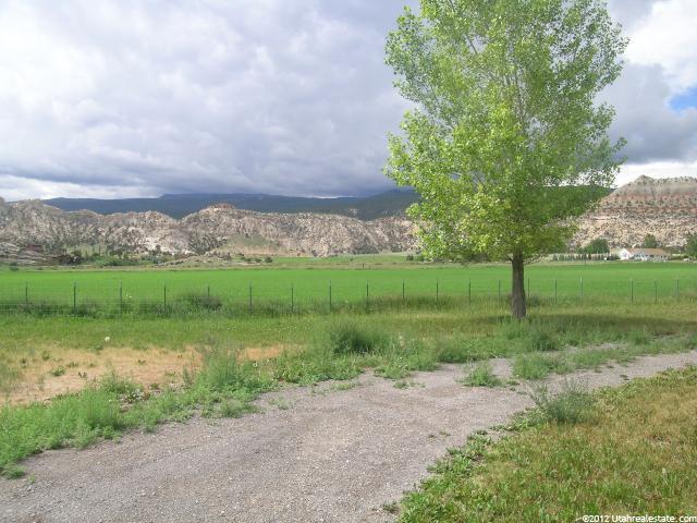 180 S Rustler St, Teasdale, UT 84773 — photo 3