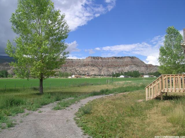 180 S Rustler St, Teasdale, UT 84773 — photo 4
