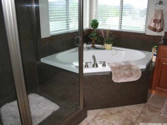 434 N 3200 W, Layton, UT 84041 — photo 8