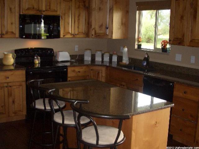 677 W 2825 N, Pleasant View, UT 84404 — photo 7