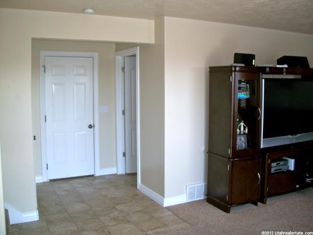 885 W 25 N, Clearfield, UT 84015 — photo 10