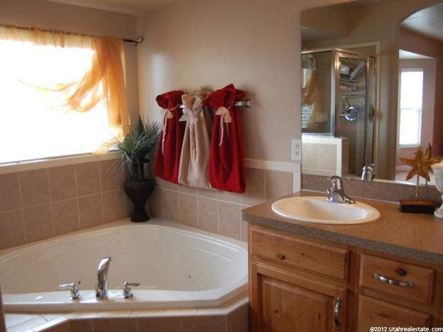 589 W 25 N, Clearfield, UT 84015 — photo 4