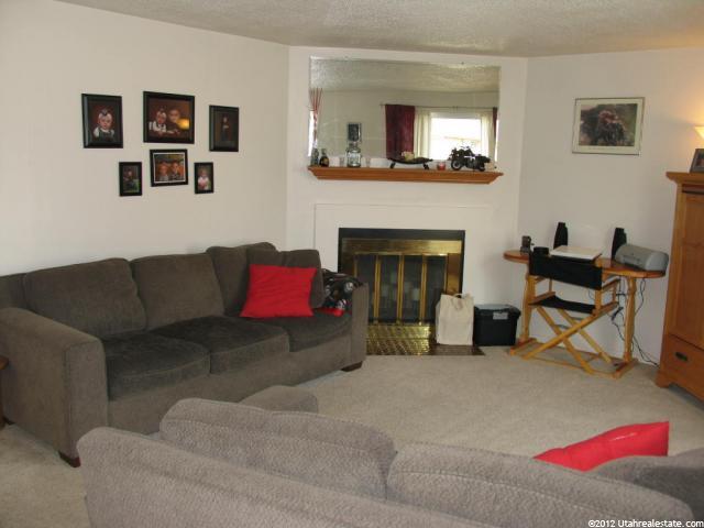 581 W Ivy Dr, Midvale, UT 84047 — photo 2