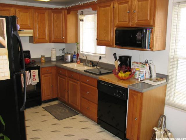 581 W Ivy Dr, Midvale, UT 84047 — photo 4