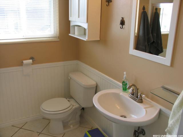 581 W Ivy Dr, Midvale, UT 84047 — photo 8