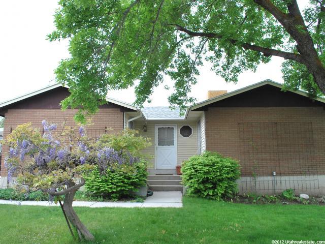 884 E Chariot Dr, Sandy, UT 84094 — photo 2