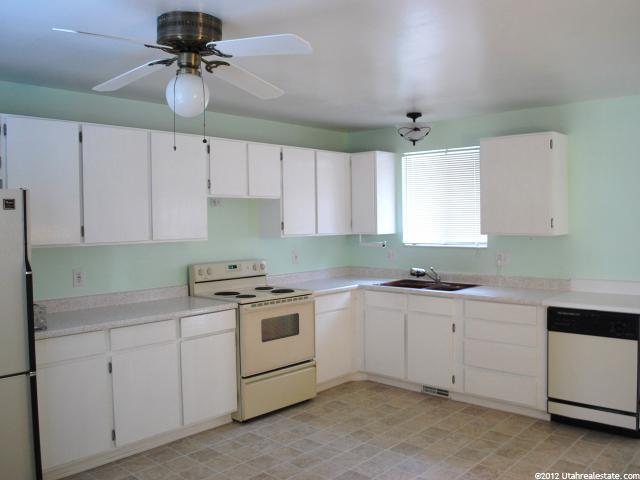884 E Chariot Dr, Sandy, UT 84094 — photo 6