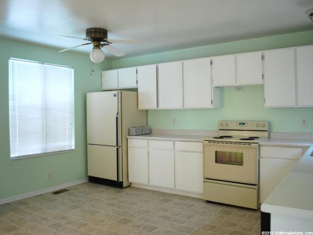 884 E Chariot Dr, Sandy, UT 84094 — photo 7