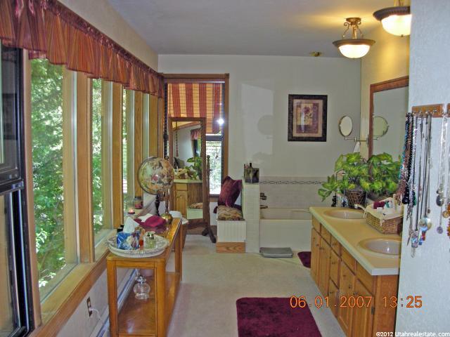 210 Matterhorn Dr, Snyderville, UT 84098 — photo 2