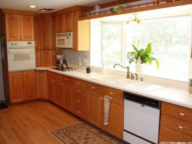 2800 Oak Ln, Layton, UT 84040 — photo 2