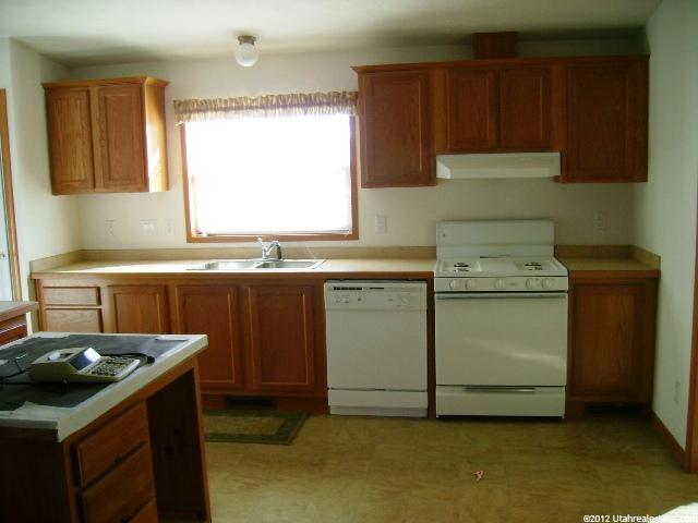 484 W 2100 S, Vernal, UT 84078 — photo 2