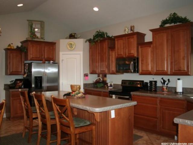 434 N 3200 W, Layton, UT 84041 — photo 2