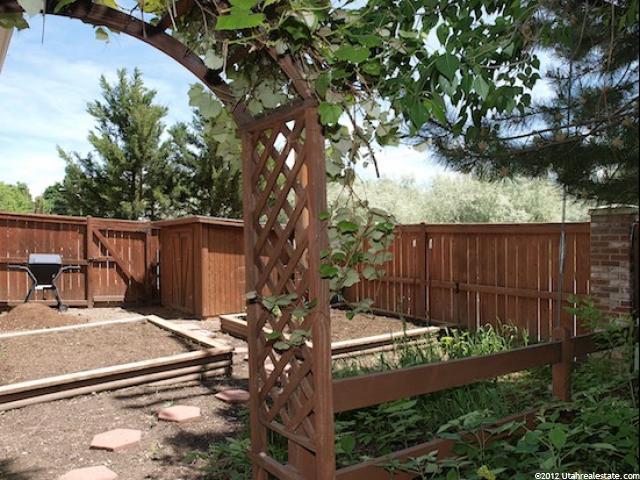 588 E Compton Ct, Murray, UT 84107 — photo 2