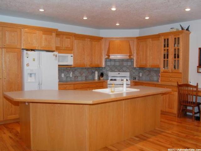 62 Hillsborough Dr, Pleasant View, UT 84414 — photo 2