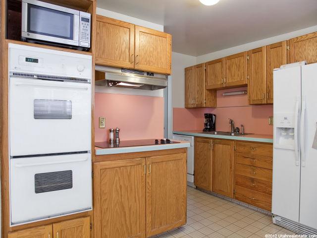 899 E Carnation Dr, Sandy, UT 84094 — photo 4