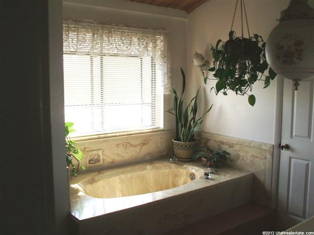 1642 E Victory Ln, Ogden, UT 84404 — photo 4