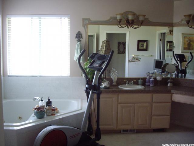 5233 Ridgedale Dr, Ogden, UT 84403 — photo 9