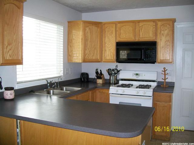 572 E 2100 S, Clearfield, UT 84015 — photo 3
