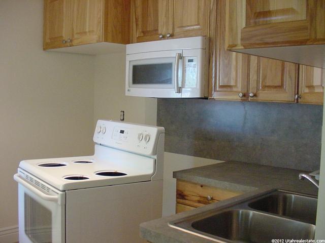 608 S 1000 E, Clearfield, UT 84015 — photo 3