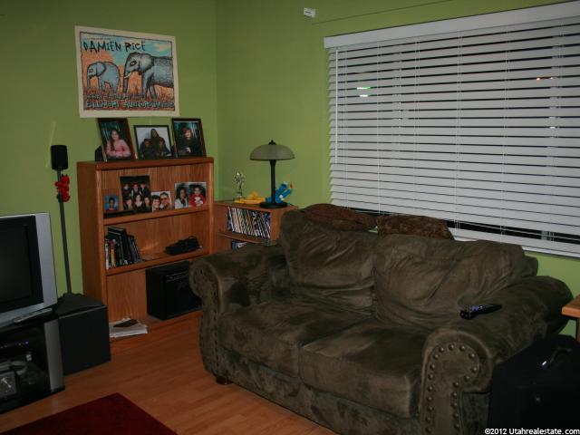 862 S 1000 E, Clearfield, UT 84015 — photo 3