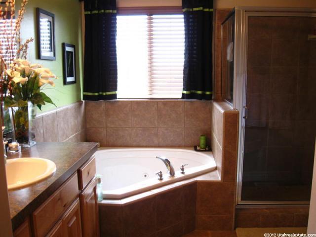 1918 S 2265 W, Syracuse, UT 84075 — photo 10