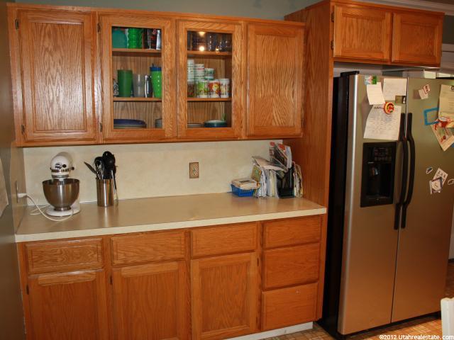237 N Hawthorne St, Layton, UT 84041 — photo 2