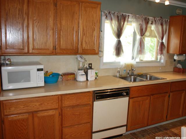 237 N Hawthorne St, Layton, UT 84041 — photo 3