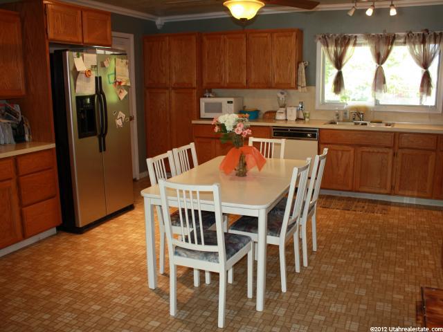 237 N Hawthorne St, Layton, UT 84041 — photo 4