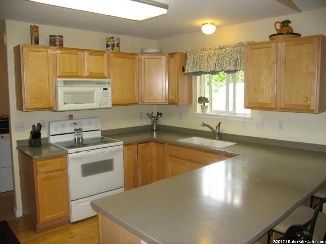 405 S 950 W, Layton, UT 84041 — photo 6