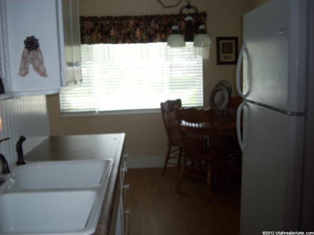 5449 S Knollcrest St E, Murray, UT 84107 — photo 2