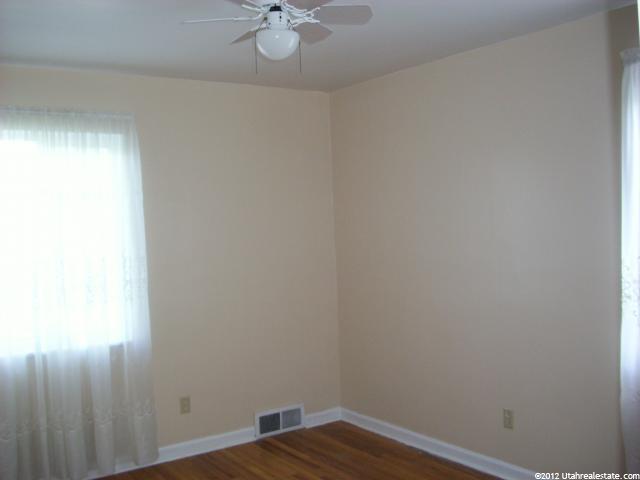 5449 S Knollcrest St E, Murray, UT 84107 — photo 3