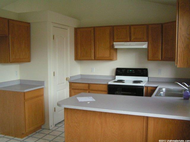 821 W 4200 S, Riverdale, UT 84405 — photo 9