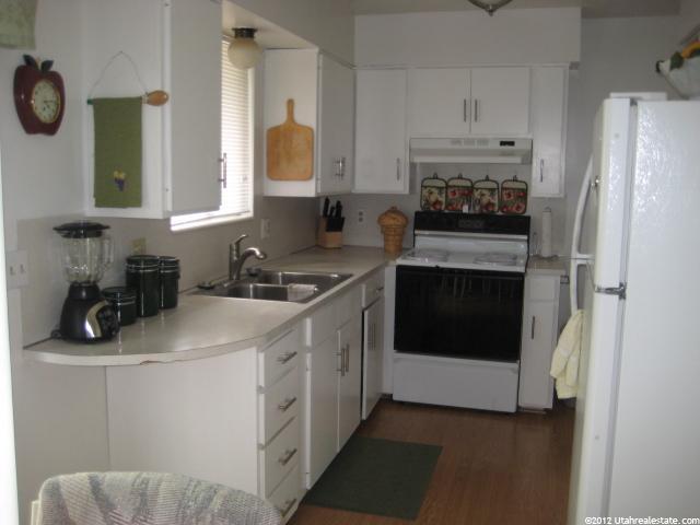 693 W 2400 N, Layton, UT 84040 — photo 3