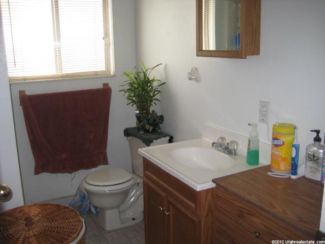 693 W 2400 N, Layton, UT 84040 — photo 9