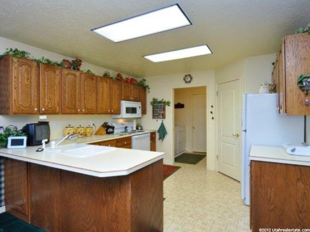 665 W 2275 N, Layton, UT 84041 — photo 2
