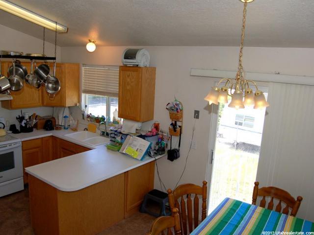 307 S 1050 E, Layton, UT 84041 — photo 10