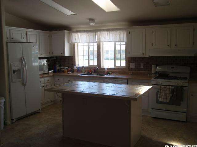 788 W 300 N, Vernal, UT 84078 — photo 2