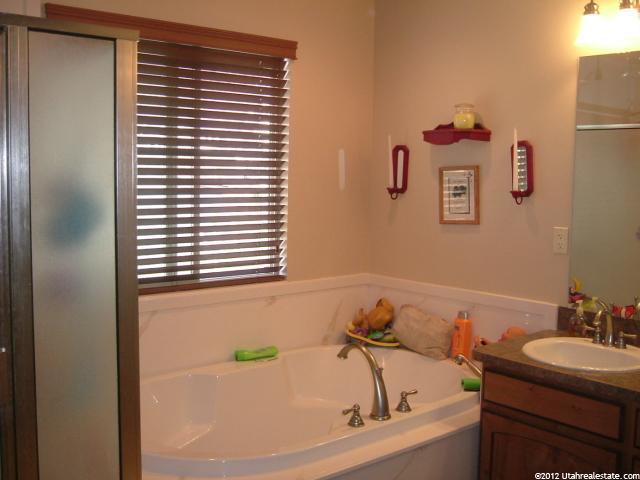 63 E 1900 N, Centerville, UT 84014 — photo 4