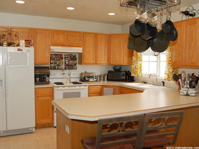 1008 E Sara Ln S, Ogden, UT 84404 — photo 2