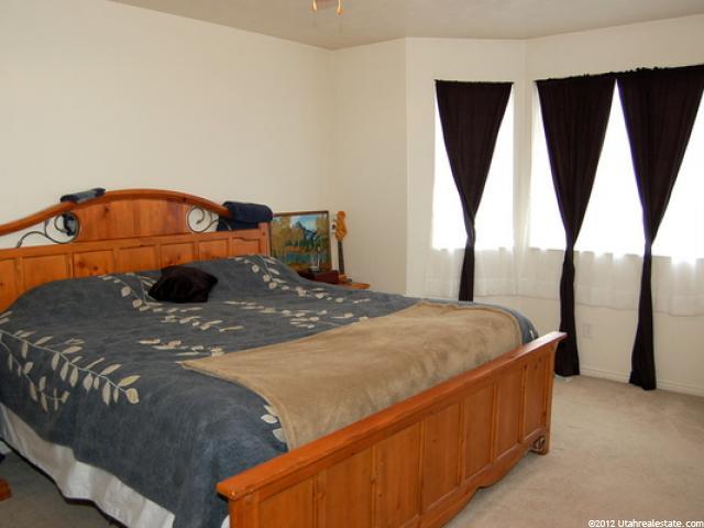 1008 E Sara Ln S, Ogden, UT 84404 — photo 6