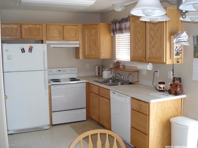1521 N 2275 W, Clinton, UT 84015 — photo 4