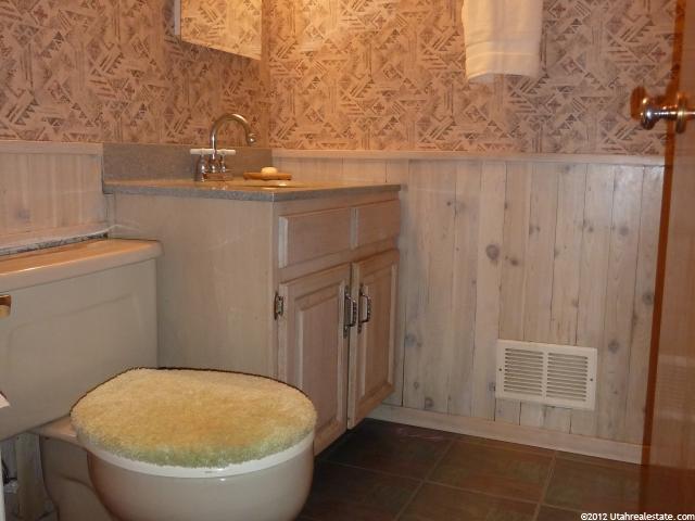 353 W 1350 N, Bountiful, UT 84010 — photo 9