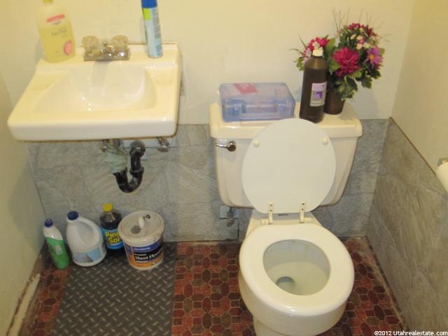 567 W 800 S, Bountiful, UT 84010 — photo 9