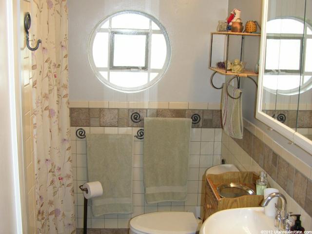 745 N Hillcrest Ave, Logan, UT 84341 — photo 5