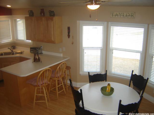908 N Mountain View Dr, Centerville, UT 84014 — photo 2