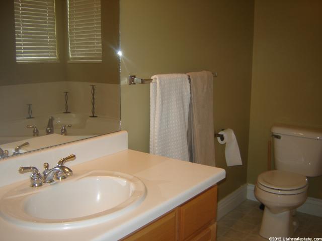 908 N Mountain View Dr, Centerville, UT 84014 — photo 3
