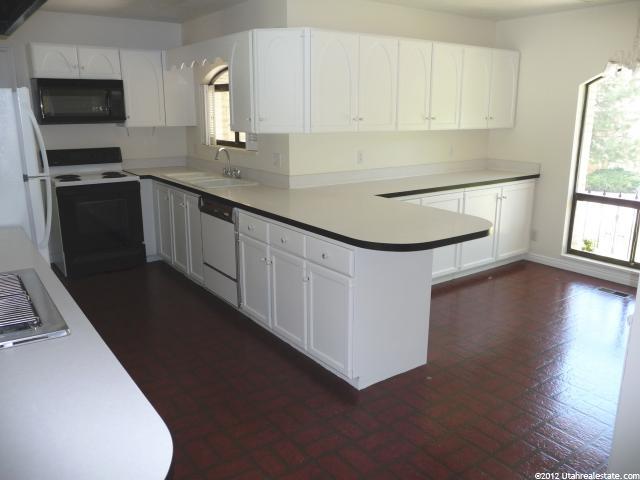 24 Rollingwood Ln, Sandy, UT 84092 — photo 6