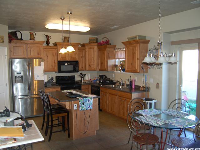 1033 N 670 W, Centerville, UT 84014 — photo 4