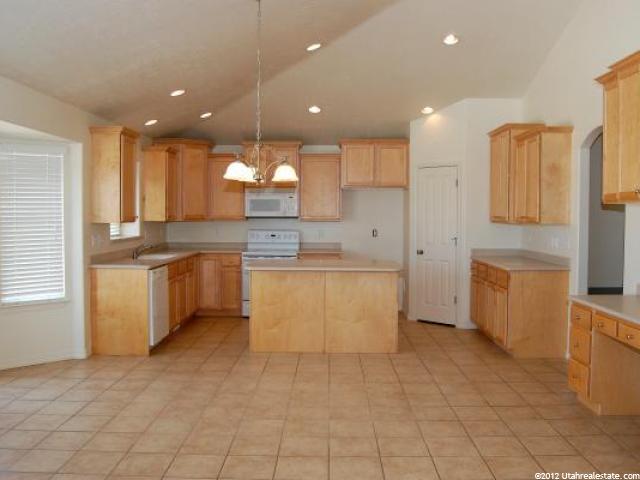 1914 S Bluff Ridge Dr, Syracuse, UT 84075 — photo 2